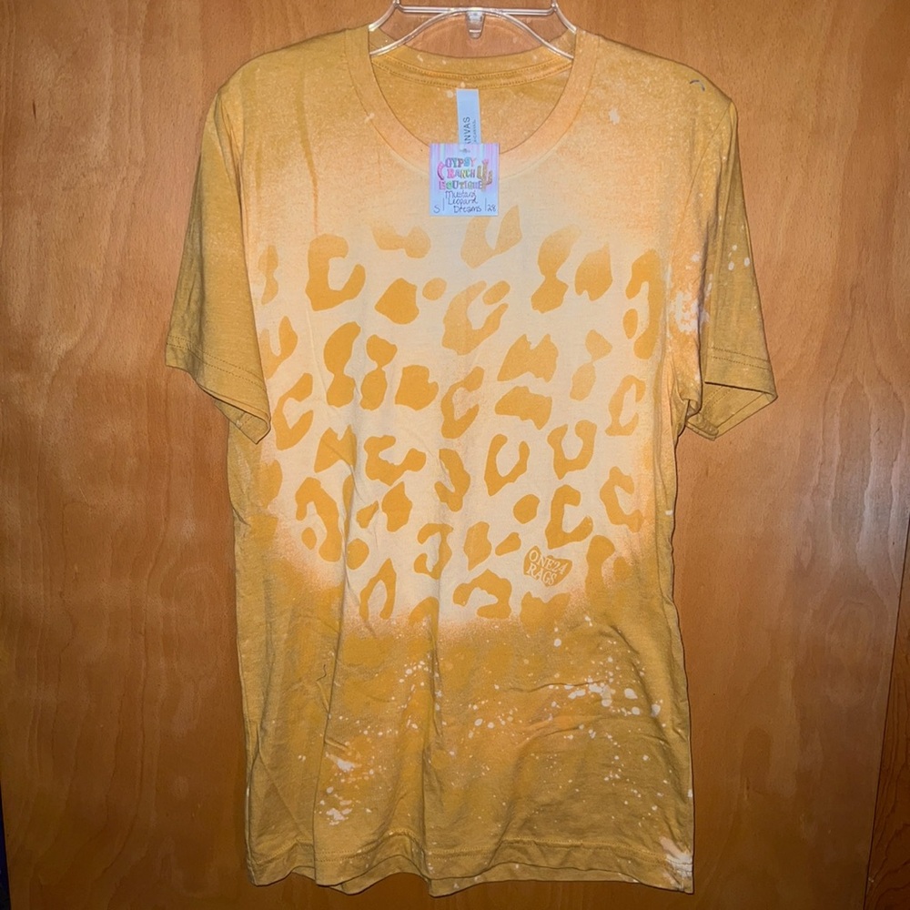 NWT mustard bleached Leopard tee S